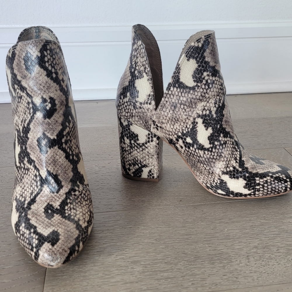 Steve Madden Rookie Tan Snakeskin Booties 7.0M